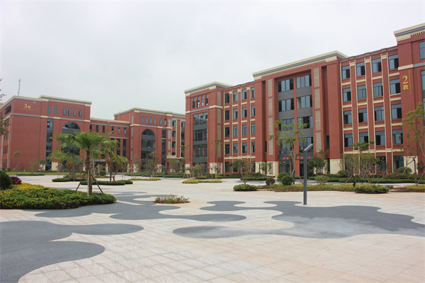 2-3教学楼正面.jpg